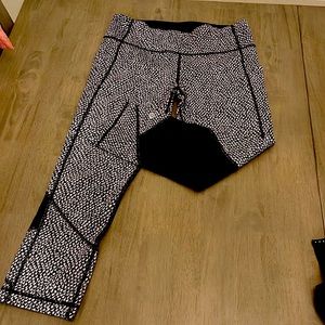 Lululemon athletics leggings three-quarter length